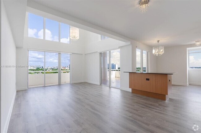 Building Photo - 2400 SW 27th Ave Unit PH-4 Rental