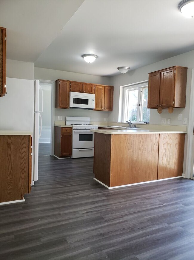 Photo - Very nice 3 Level in Fredericksburg!