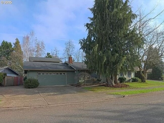 Building Photo - Beautiful Three Bedroom Home With Additional Space