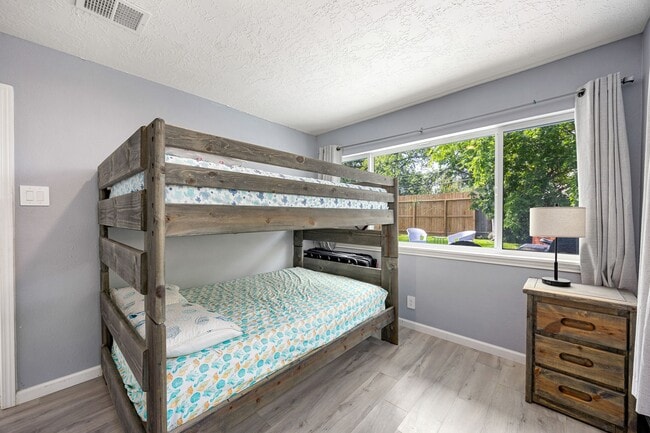 Photo - 7606 Richmond Ave.