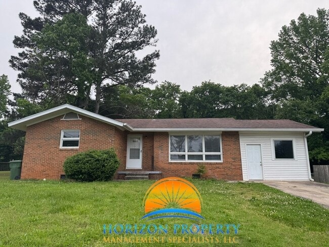 Newly Renovated Four Bedroom House in NW H... - Newly Renovated Four Bedroom House in NW H...