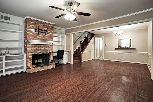 1807 Saxony Ln