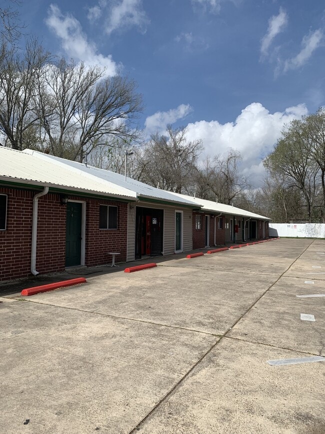 Building Photo - 4831 Sycamore Ave Unit 3