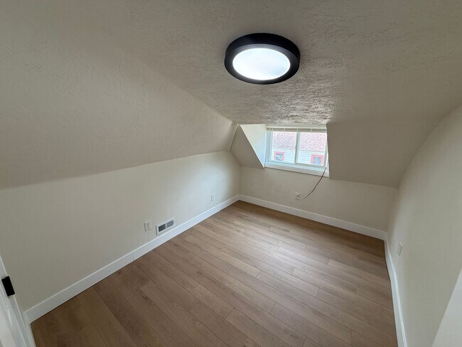 Photo - 660 23rd St Unit Upstairs