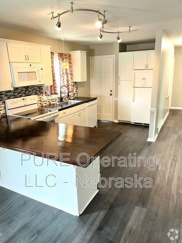 Building Photo - 2402 Ave A Unit #1 Rental