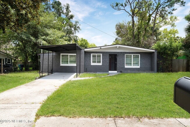 Building Photo - 9155 Sibbald Rd Rental