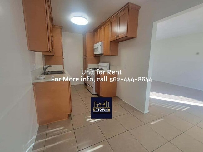 Building Photo - BROADWAY BOND Unit 3