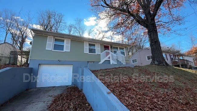 Photo - 921 Millikin St