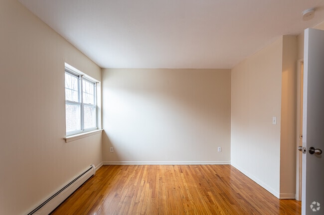 2BR, 1BA Townhouse - Bedroom