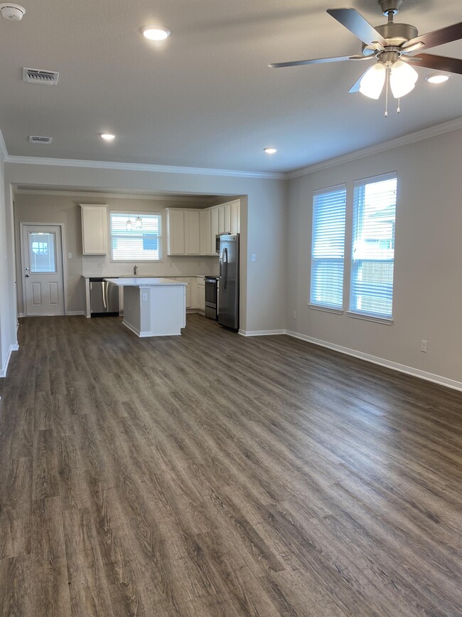 Photo - 808 Killam Dr