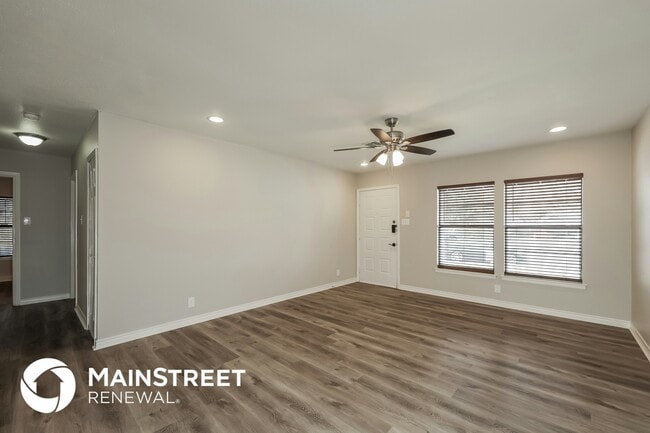 Photo - 6606 Gallery Oak St