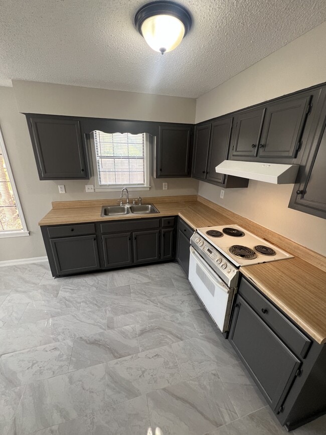 Photo - 6950 Hillshire Dr