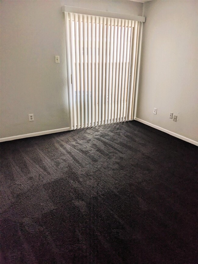 Building Photo - 8421 Hearth Dr Unit 21