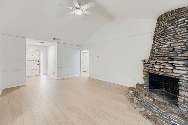 Photo - Ranch Style Home For Lease on Huge Lot in ...