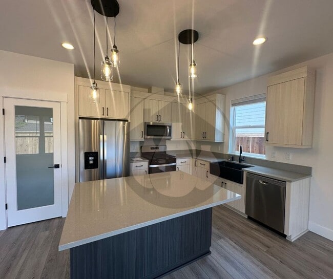 Photo - Talloc Ave SE Duplex Unit 6935