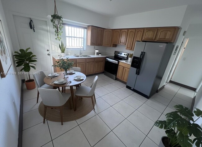 Photo - 1995 NE 167th St Unidad 1