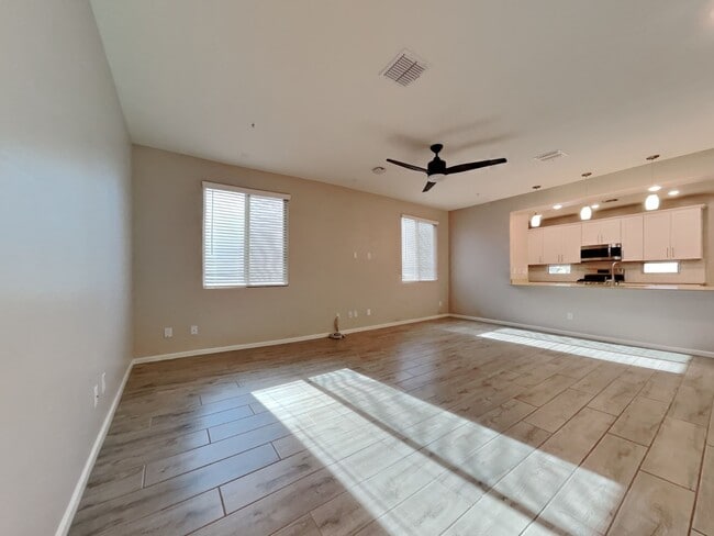 21266 W Wilshire Dr