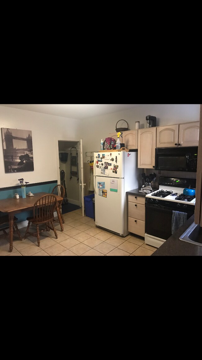 Photo - 124 Burnside St