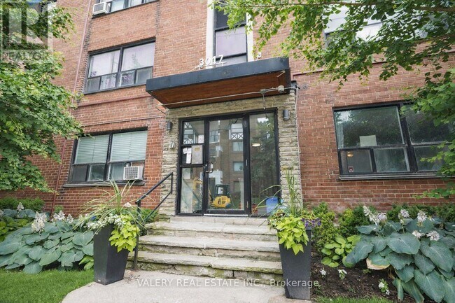 Photo - 3015 Queen St E Unité F12