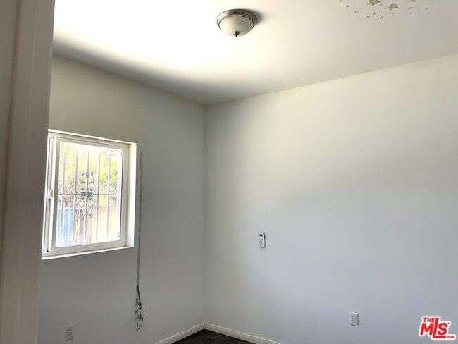 Photo - 1106 W 91st St