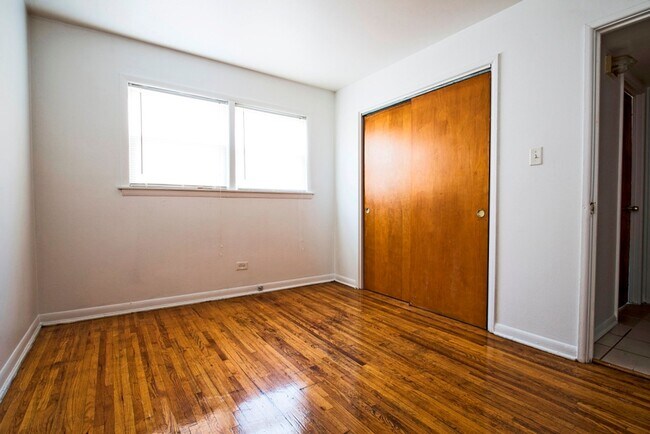 Photo - 2045 E 75th St Chicago, IL 60649