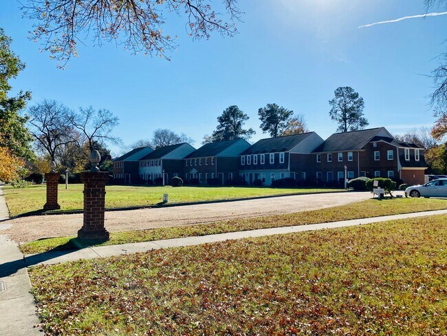 Photo - 3810 Hermitage Rd Unit Apt. H