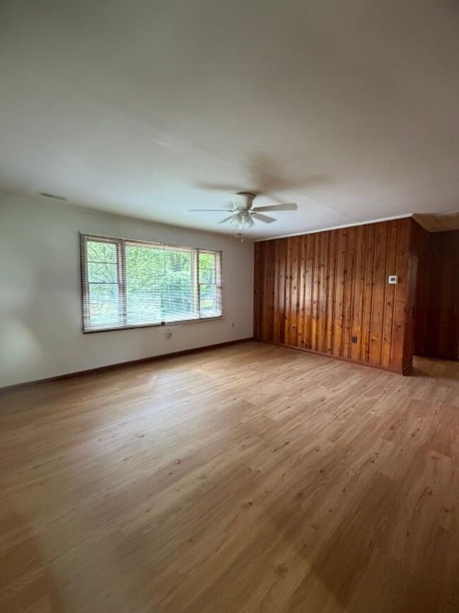 Photo - 2 Bedroom, 1 Bath home nestled in the heart of Maryville city in historic Sunset View.