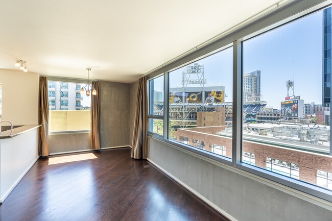 Beautiful windows - 321 10th Ave Unit 608