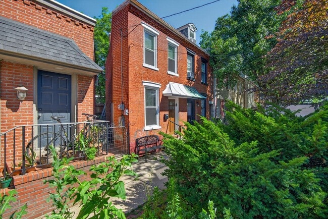 Building Photo - 245 New Holland Ave