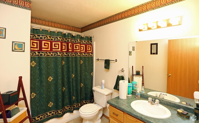 Metro Center Apartments