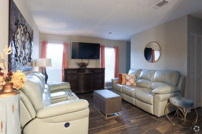 2BR, 2BA - 900 SF