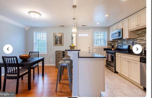Photo - 1234 E Madison St