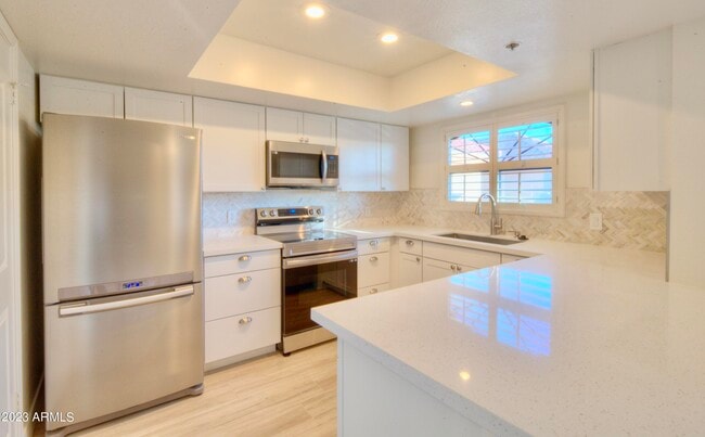Building Photo - 5104 N 32nd St Unit 408