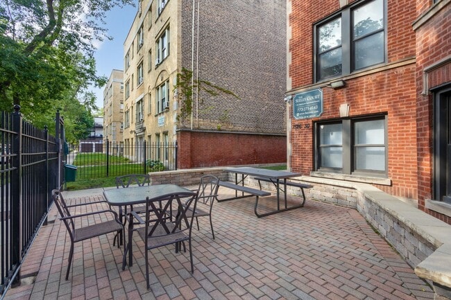 Photo - 7528 N Seeley Ave