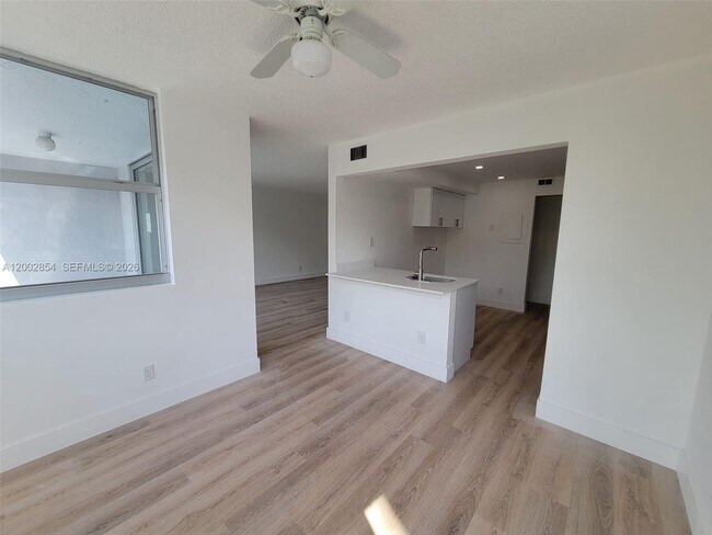 Photo - 16546 NE 26th Ave Unit 2I