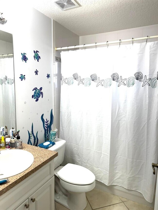 Photo - 4942 Dillon St