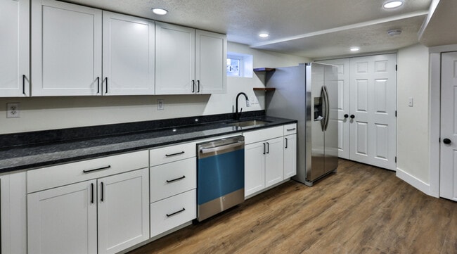 Photo - 350 W 2575 N