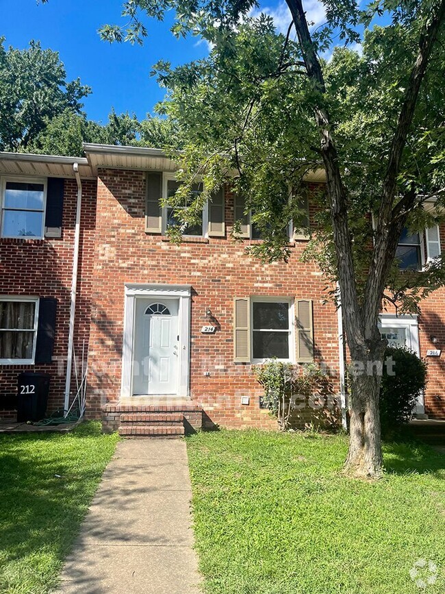 Building Photo - Fredericksburg Townhouse Price Drop!