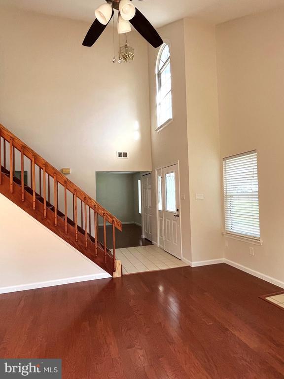 Building Photo - 40 Roxbury Ct