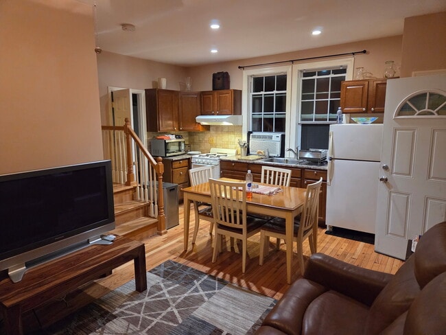 Photo - 104 Prospect Ave Unit Cottage For Rent