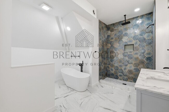 Photo - Contemporary 4bed/3bath with Private Yard