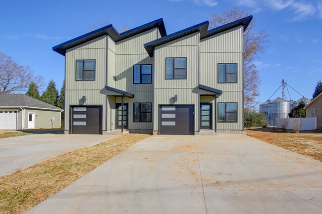 Building Photo - 102 Rosenwald St