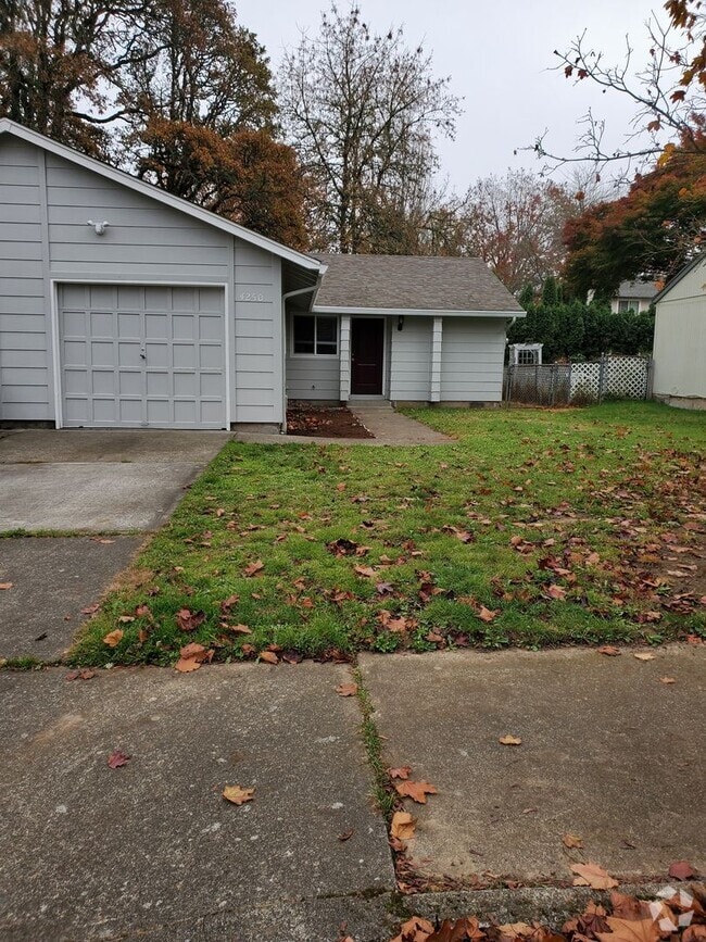 Building Photo - Single family ranch duplex. 3 bedrooms & 1... Rental