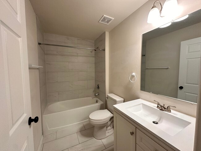 Photo - 2212 SW Santa Barbara Pl