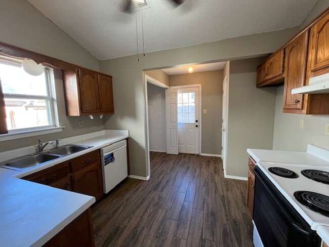 Photo - Renovated 2 Bedroom 2 Bath Home with 2 Car Garage for Rent!