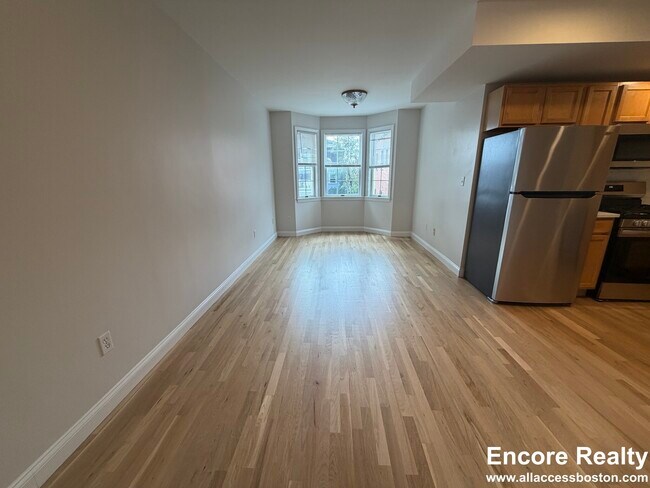 Photo - 393 W Broadway Unidad 3