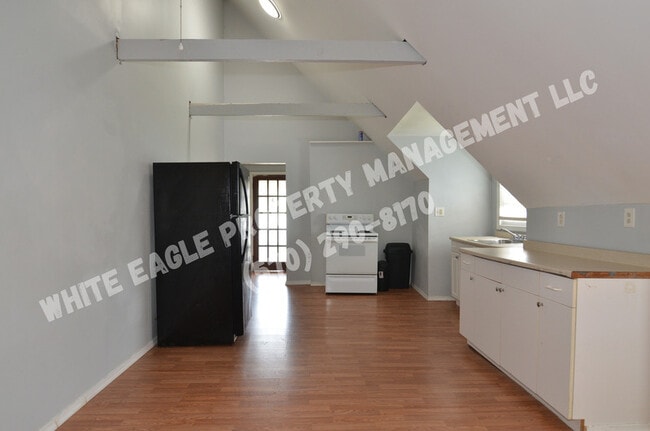 Building Photo - 641 Alder St Unit #3