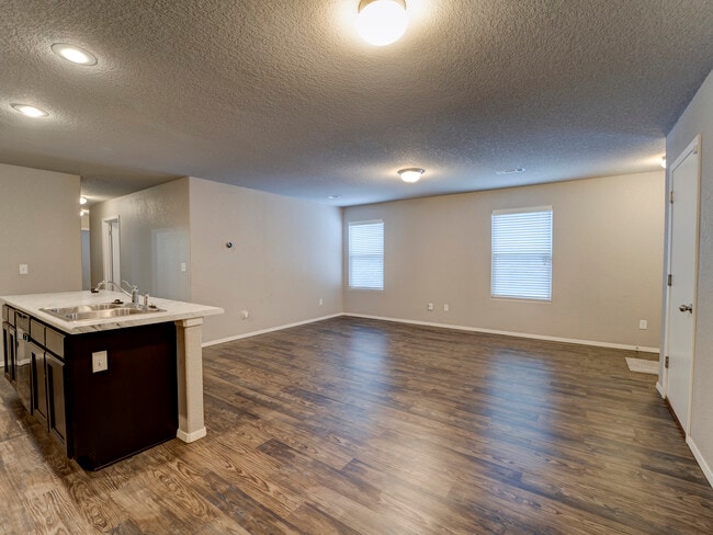 Photo - 231 N Broadway Dr