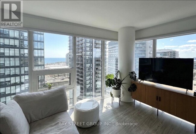 Photo - 19 Western Battery Rd Unité 2207