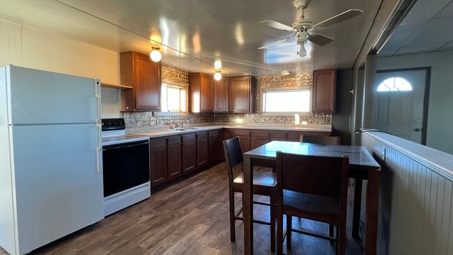 Building Photo - 106 Main St S Unit West